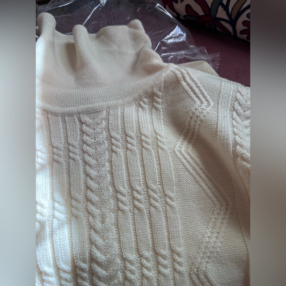 Wool cable sweater - Picture 5 of 6